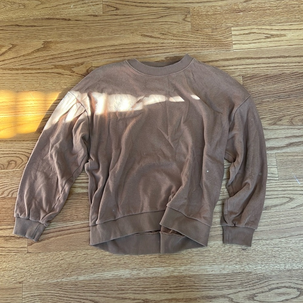 AE cute brown crew neck!